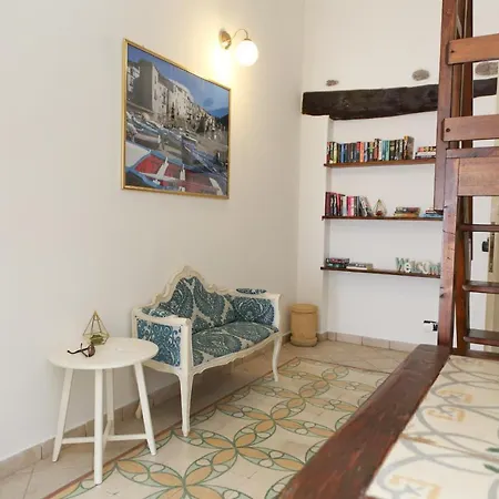 Coastal Seaview & Balcony Street View *