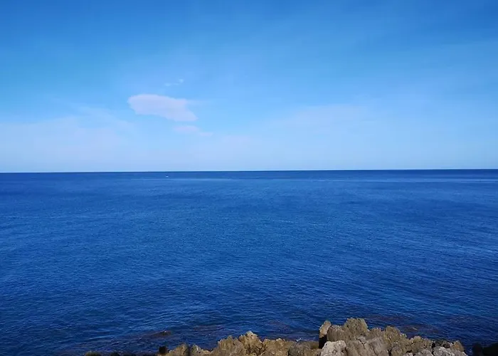 Coastal Seaview & Balcony Street View *