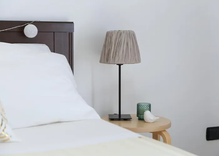 Coastal Seaview & Balcony Street View *