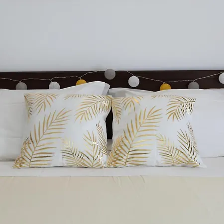 Coastal Seaview & Balcony Street View Apartment Cefalu