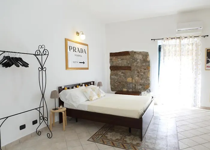 Apartment Coastal Seaview & Balcony Street View