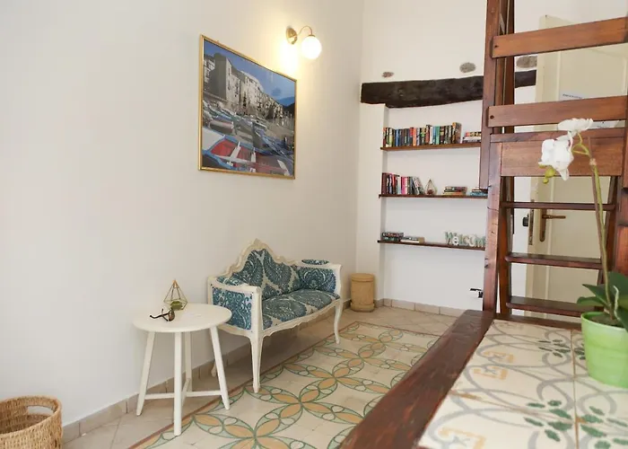 Coastal Seaview & Balcony Street View *